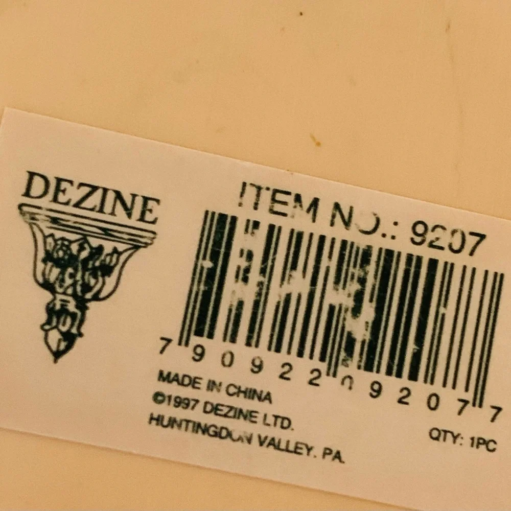 Vintage dezine trinket box
